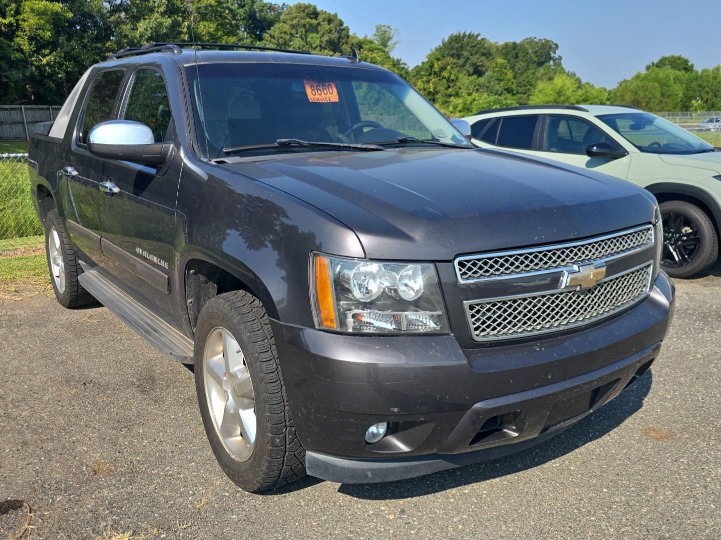 2011 Chevrolet Avalanche LS photo 9
