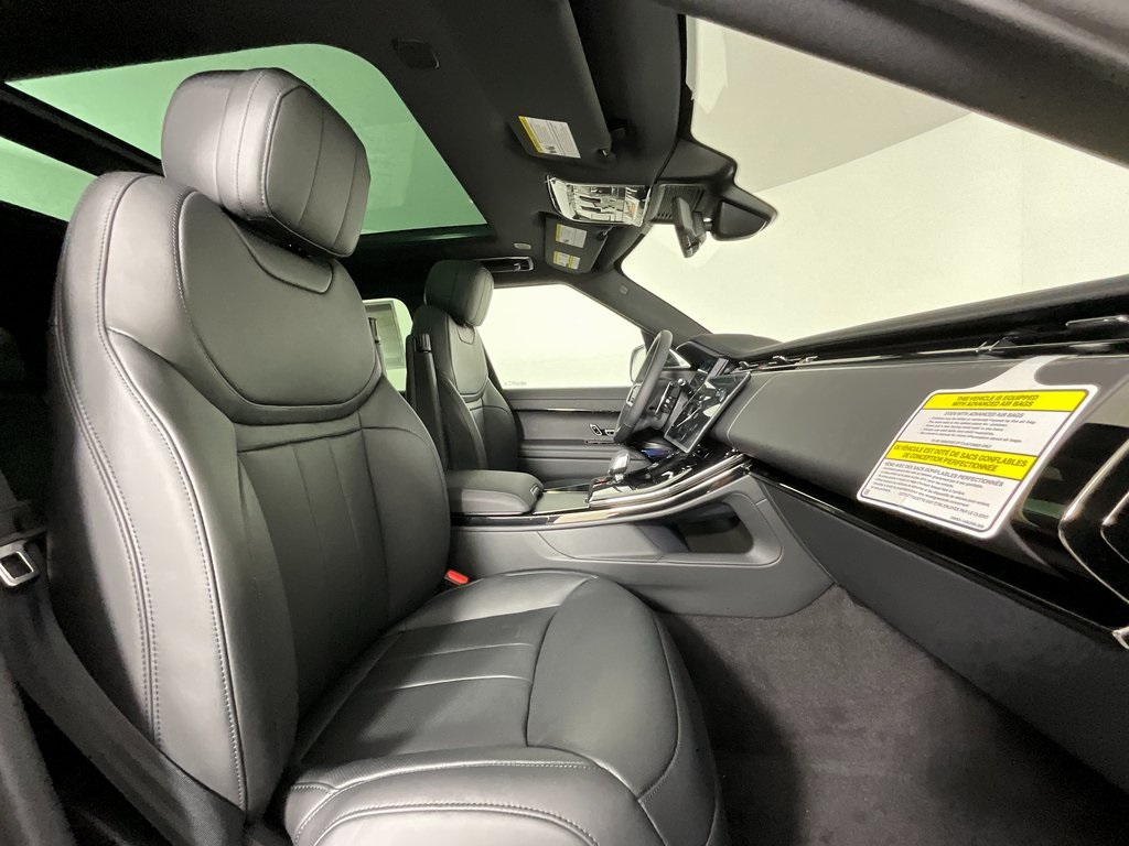 2025 Land Rover Range Rover Sport SE photo 2