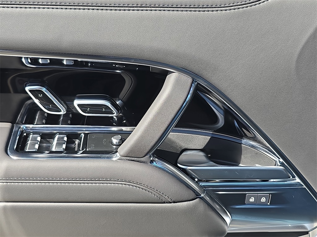 2025 Land Rover Range Rover SE photo 24