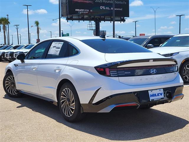 2025 Hyundai Sonata Hybrid SEL photo 2