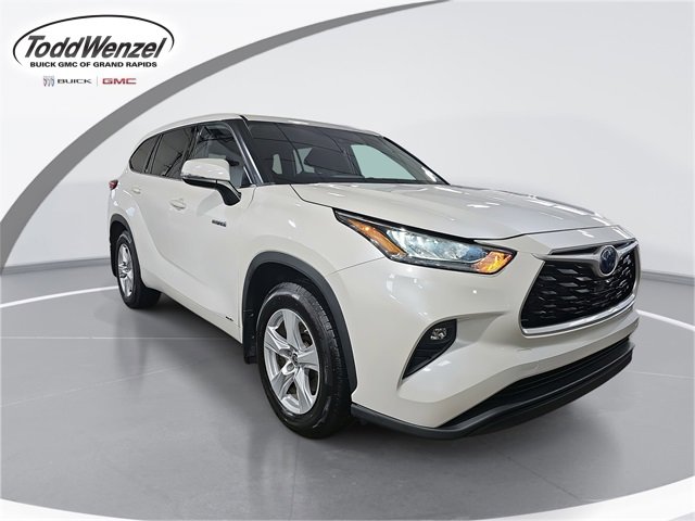 2020 Toyota Highlander LE's photo