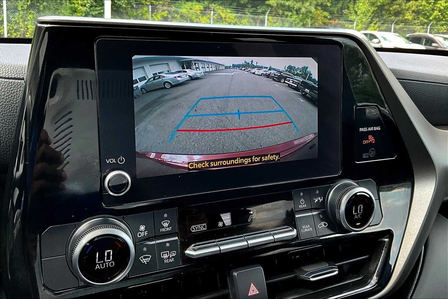 2024 Toyota Highlander LE photo 26