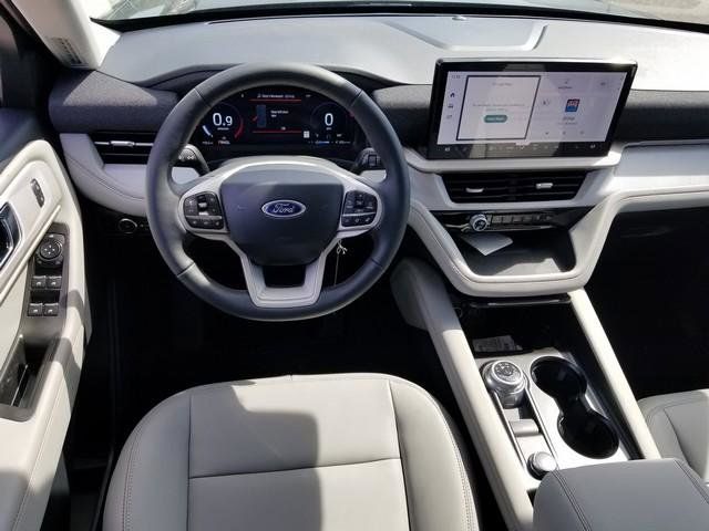 2025 Ford Explorer photo 21