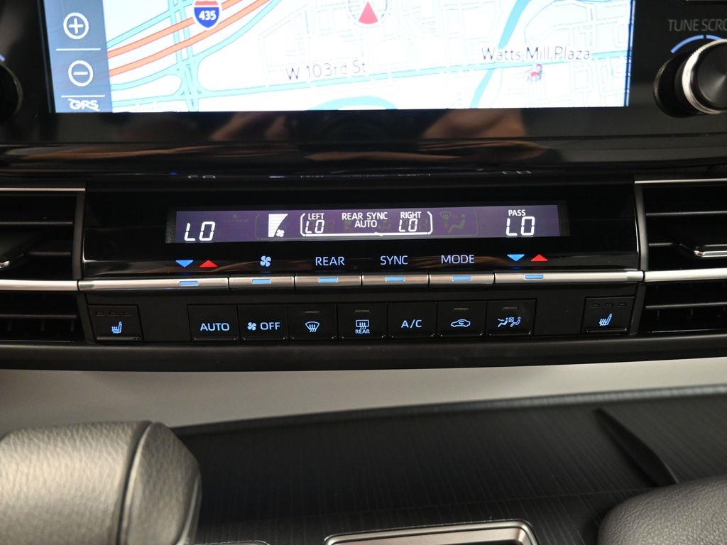 2024 Toyota Sienna XSE photo 21