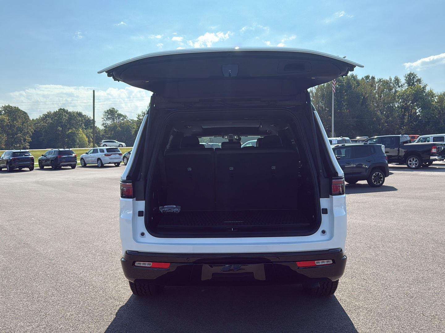 2025 Jeep Wagoneer Series II Overland photo 13