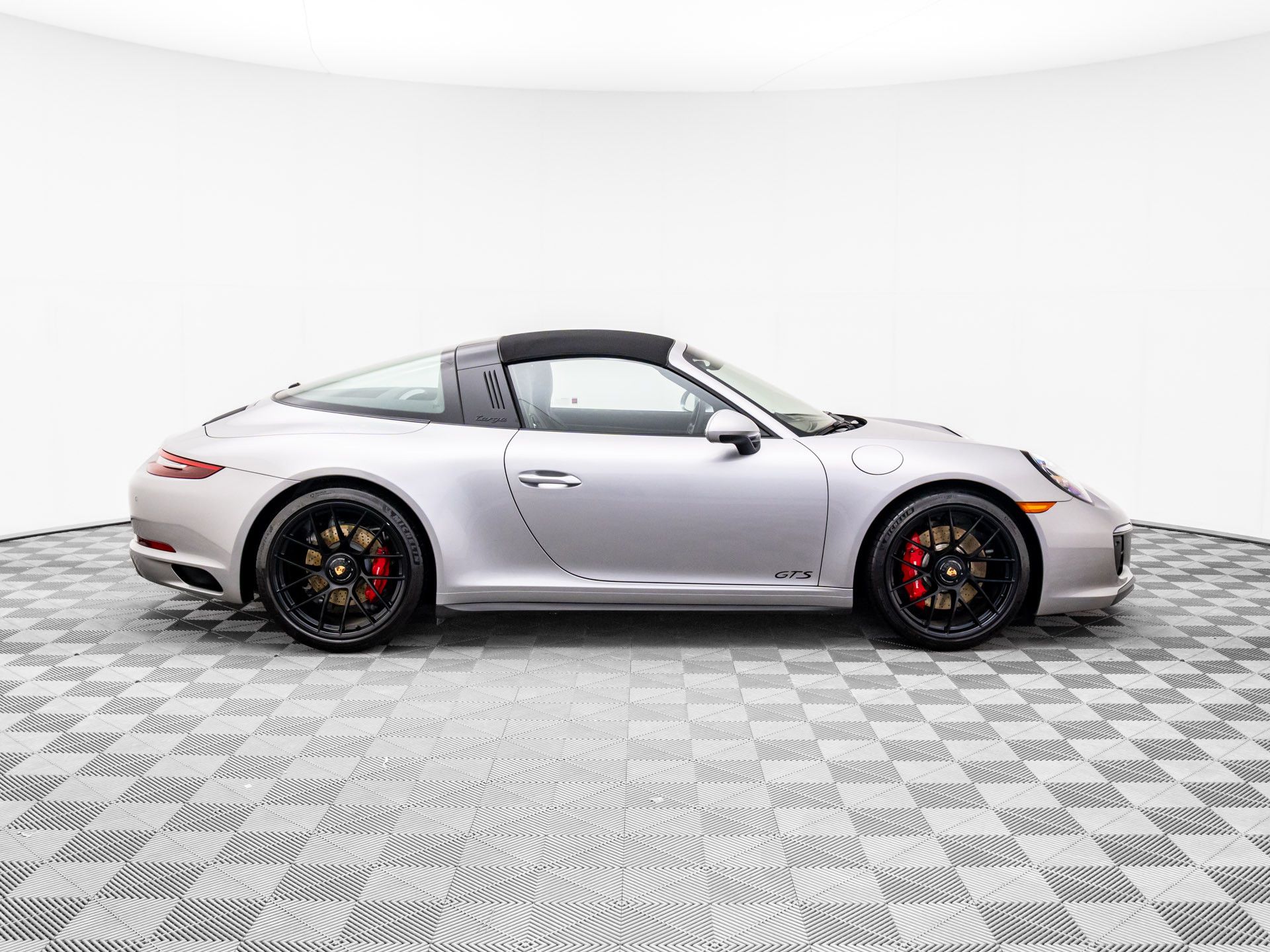 2019 Porsche 911 Targa 4 GTS photo 8