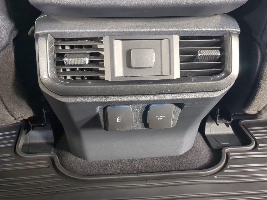 2023 Ford F-150 Lariat photo 22