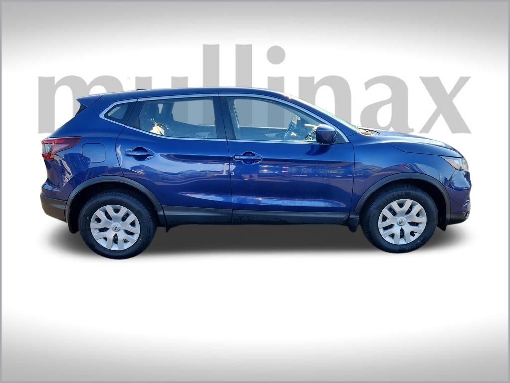 2020 Nissan Rogue Sport S photo 2