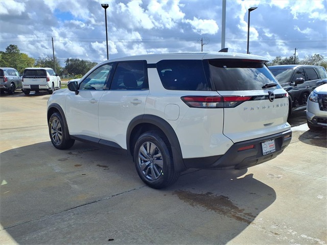 2025 Nissan Pathfinder S photo 2