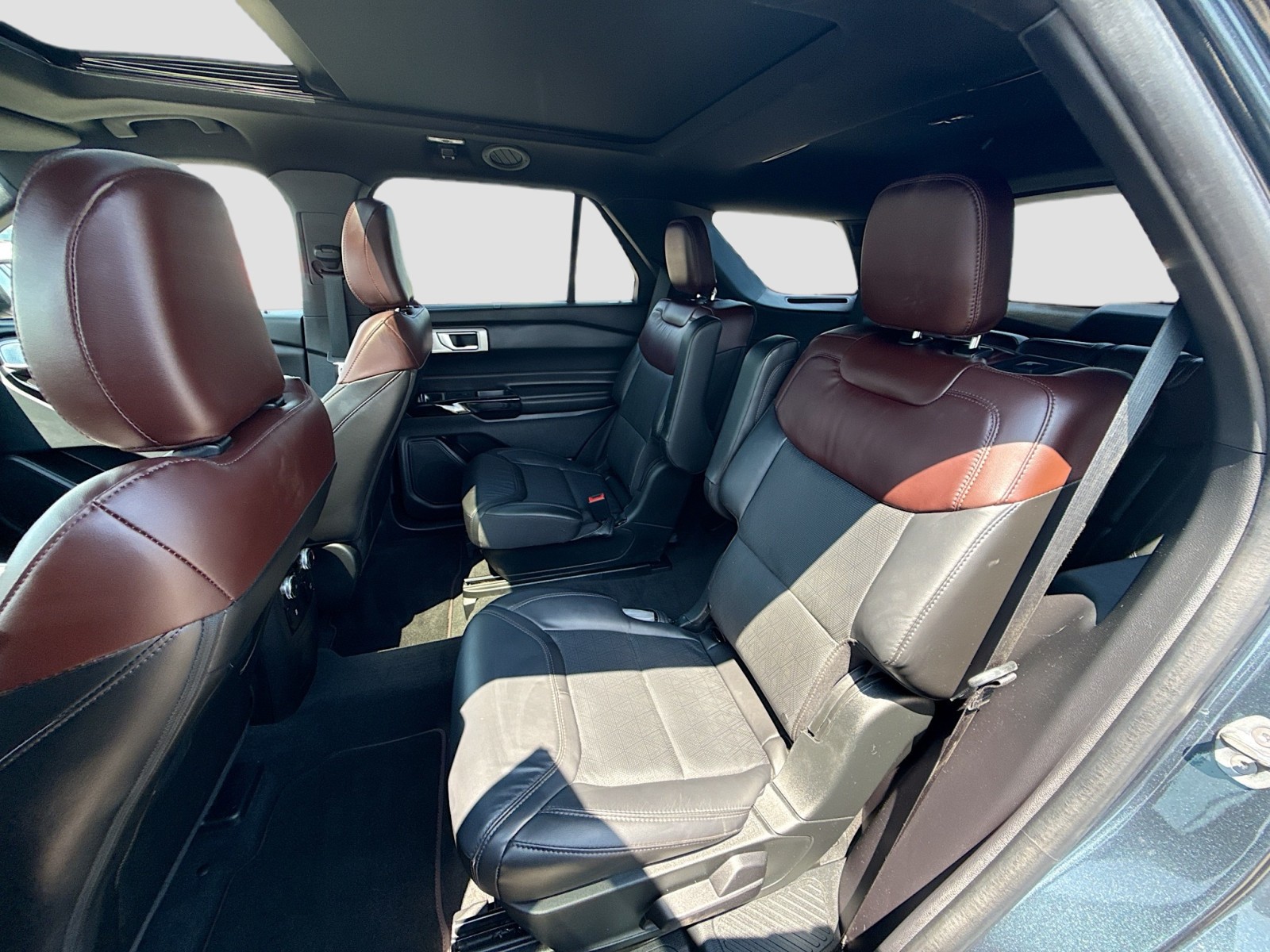2022 Ford Explorer Platinum photo 23