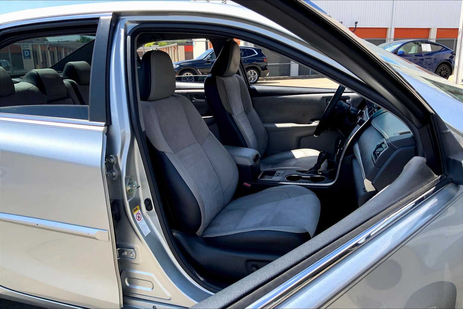 2017 Toyota Camry XSE photo 8