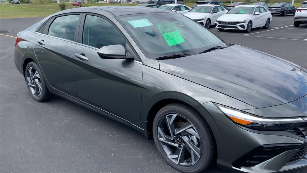2025 Hyundai Elantra SEL Convenience photo 6
