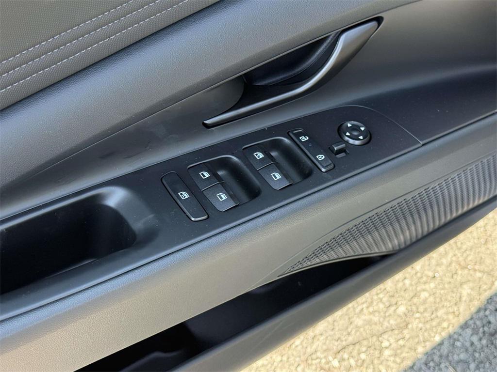2025 Hyundai Elantra SEL Sport photo 25