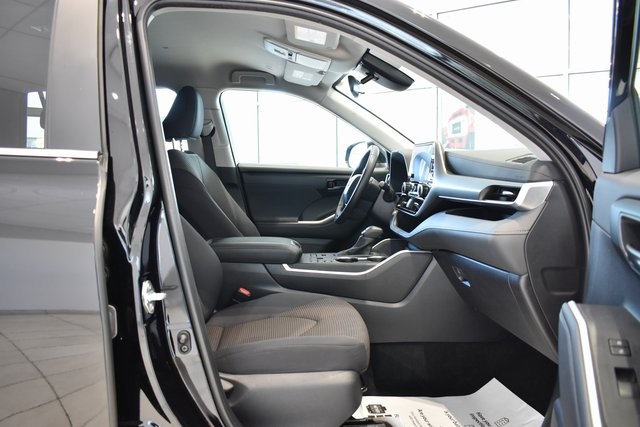 2024 Toyota Highlander LE photo 12
