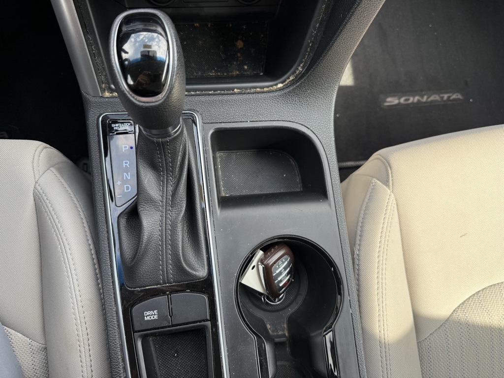 2016 Hyundai Sonata SE Hybrid photo 24