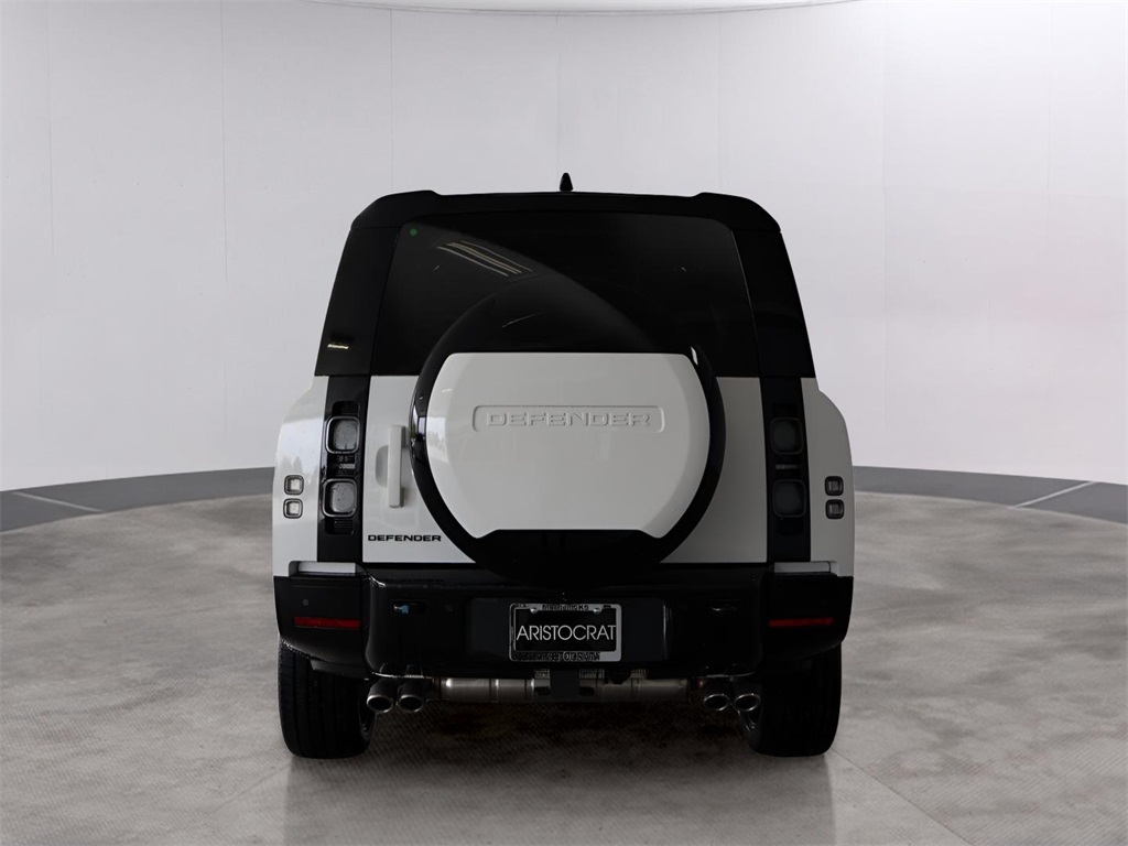 2025 Land Rover Defender 130 V8 photo 6