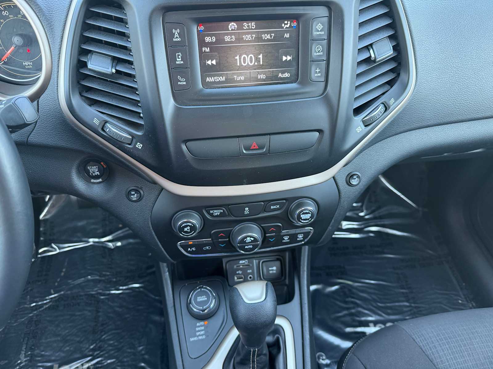 2015 Jeep Cherokee Latitude photo 20