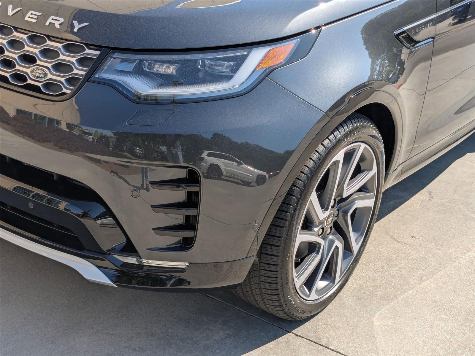 2025 Land Rover Discovery Metropolitan Edition photo 8
