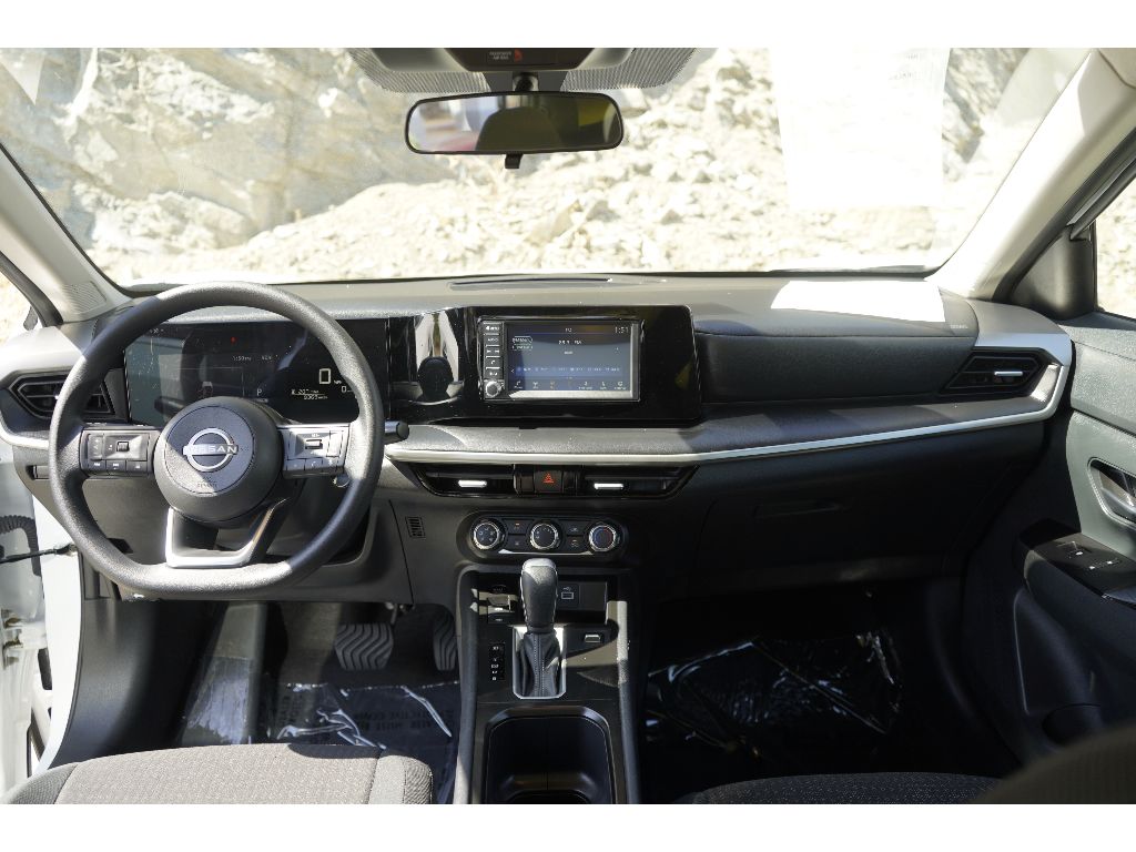 2025 Nissan Kicks S photo 18