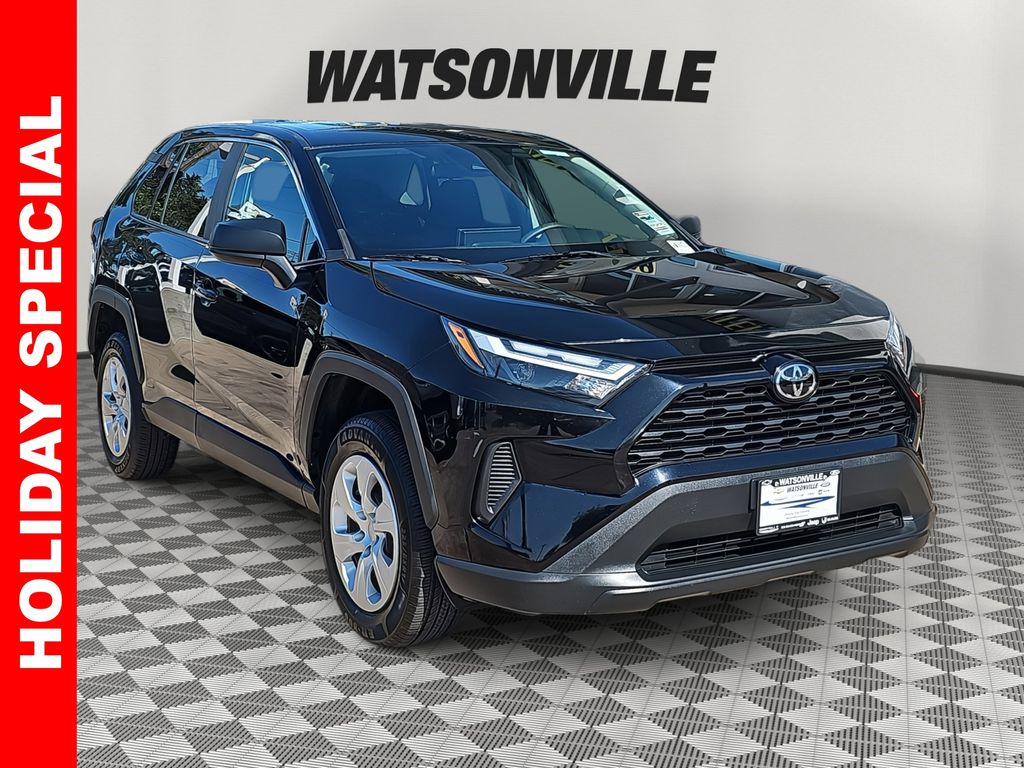 2024 Toyota RAV4 LE's photo