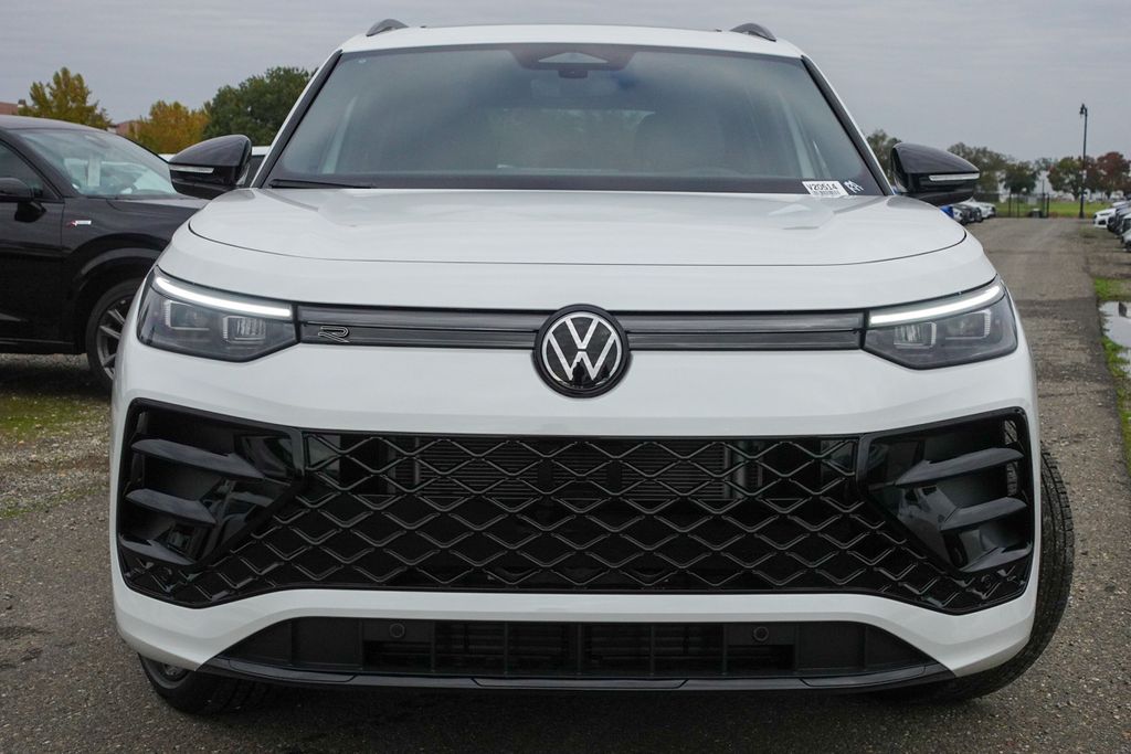 2026 Volkswagen Tiguan SE R-Line Black photo 2