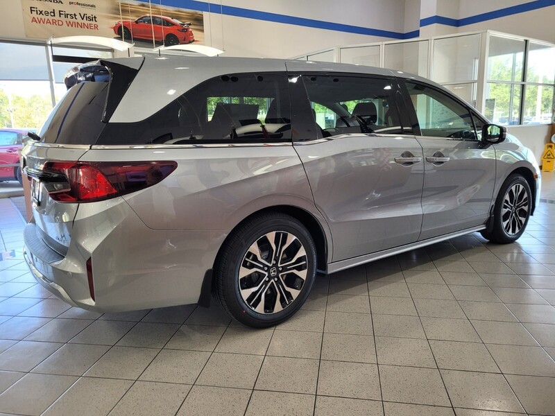 2026 Honda Odyssey Elite photo 3