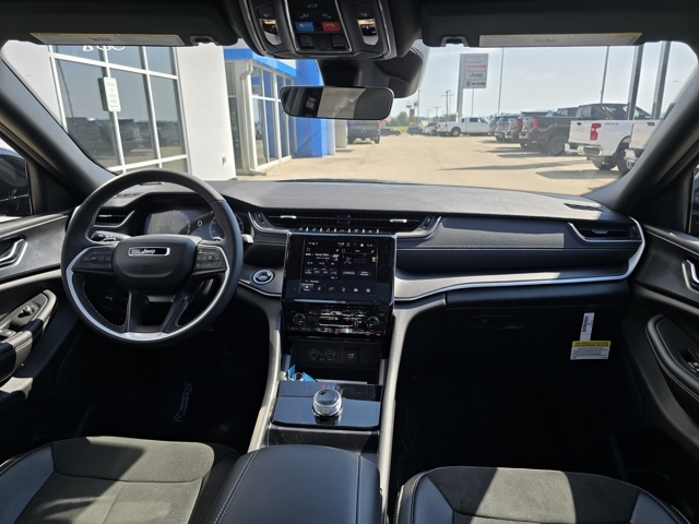 2025 Jeep Grand Cherokee Altitude photo 27