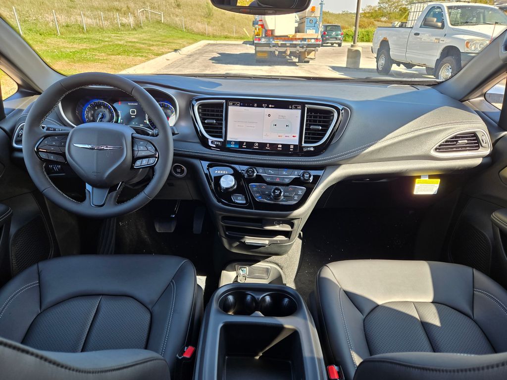 2026 Chrysler Pacifica photo 15