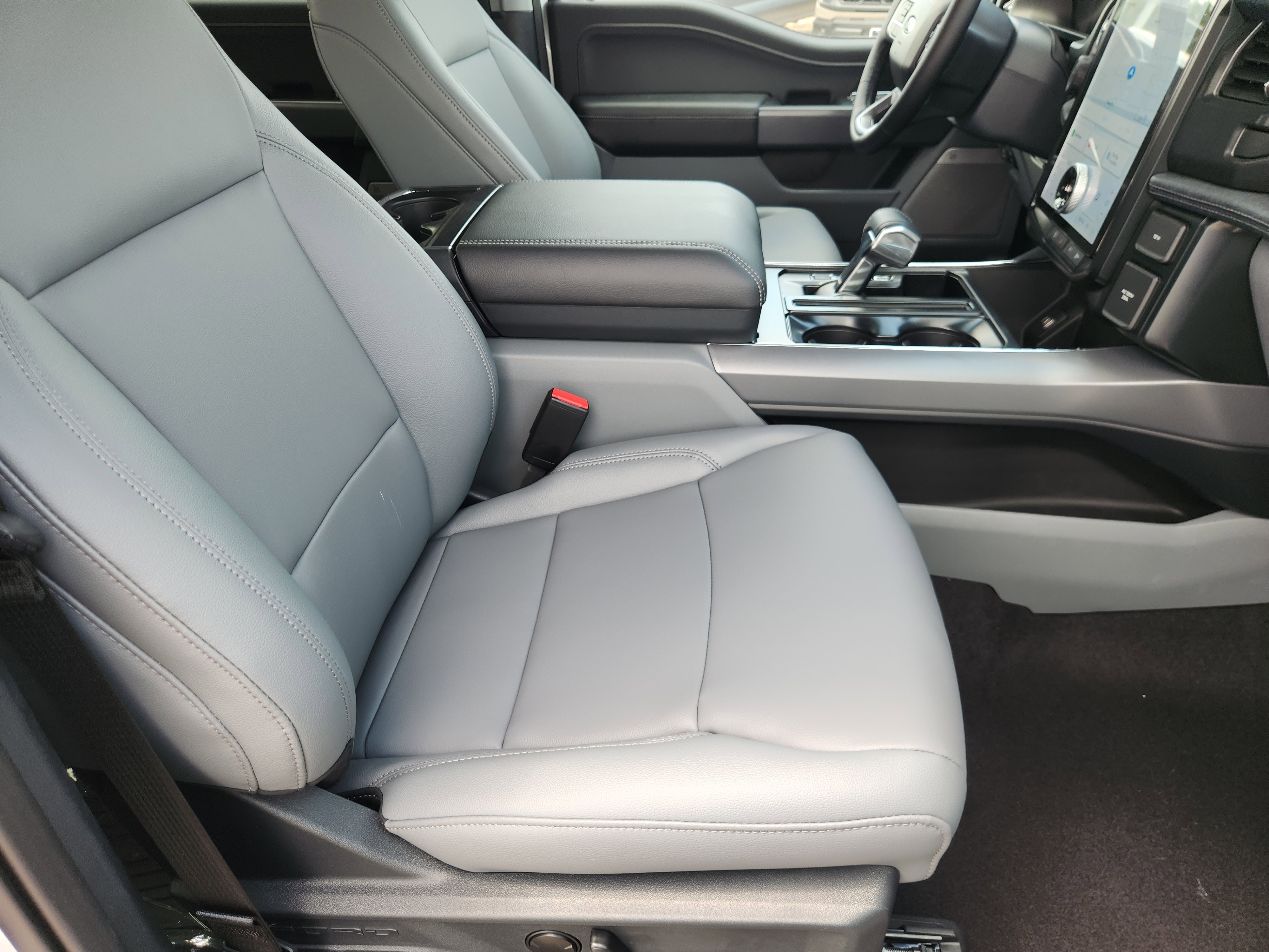 2025 Ford F-150 Lightning photo 3