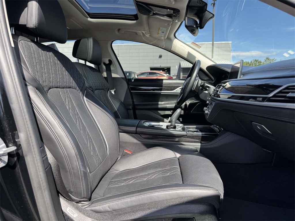 2020 Bmw 750i xDrive Sedan photo 15
