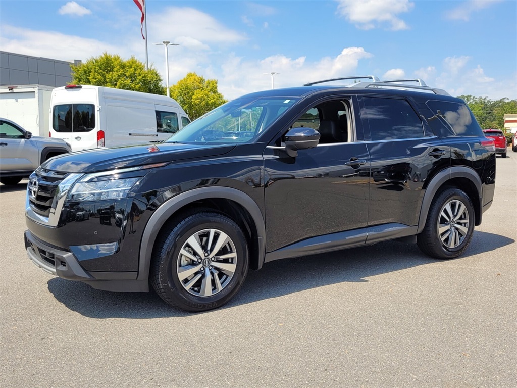 2024 Nissan Pathfinder SL photo 4