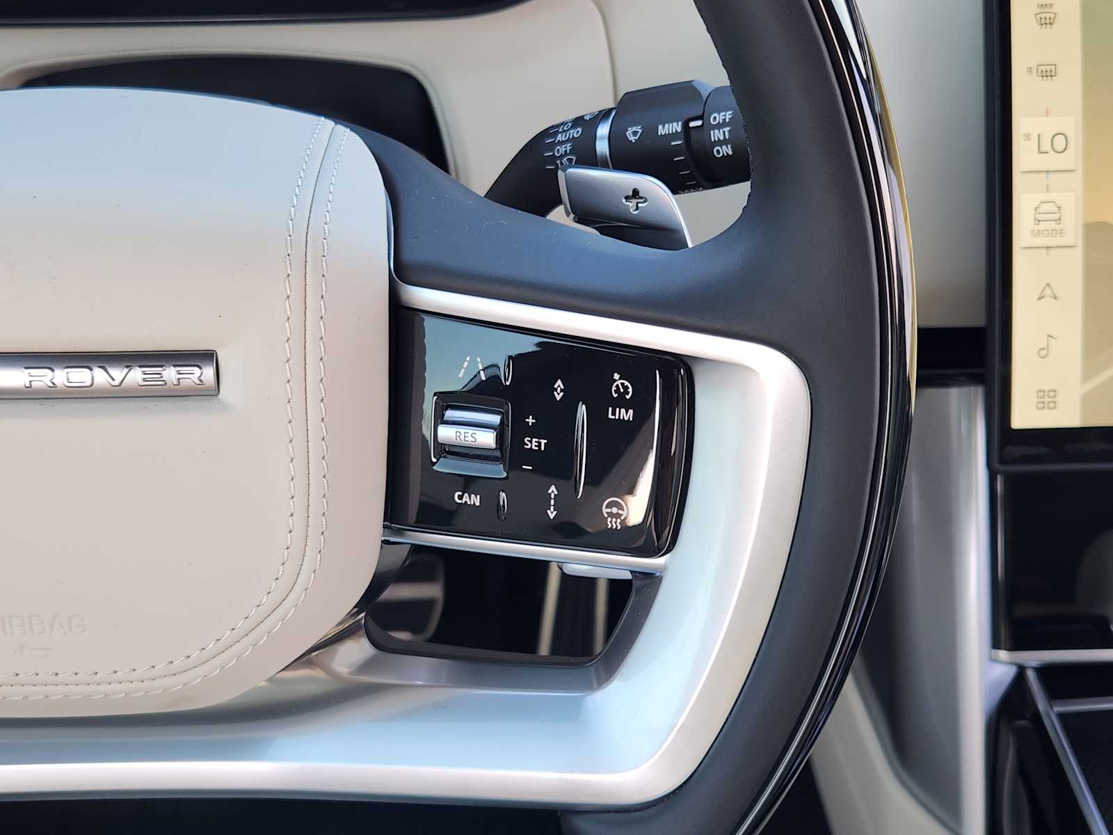 2025 Land Rover Range Rover SE photo 26
