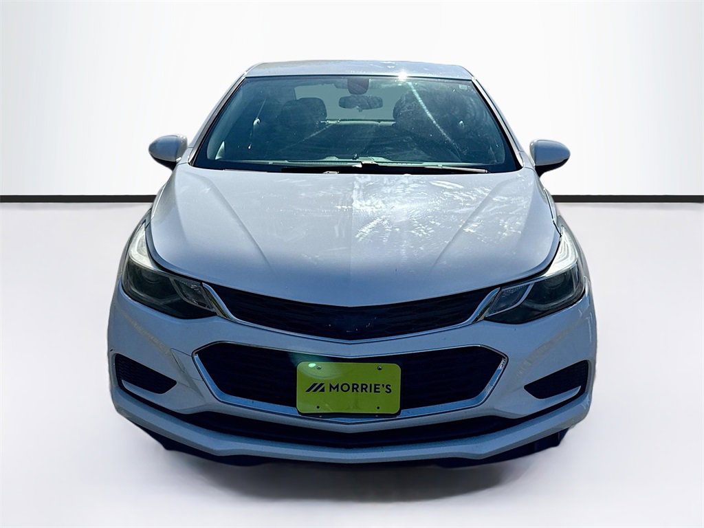 2017 Chevrolet Cruze LT photo 2