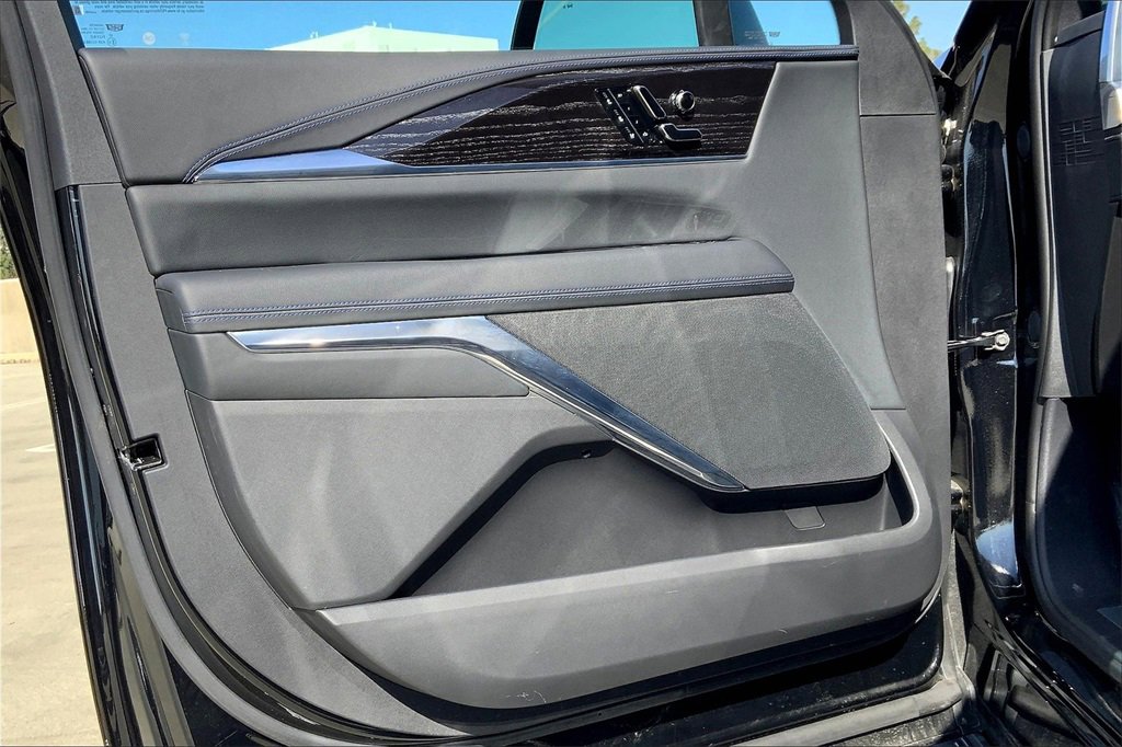 2025 Cadillac Escalade IQ Luxury photo 11