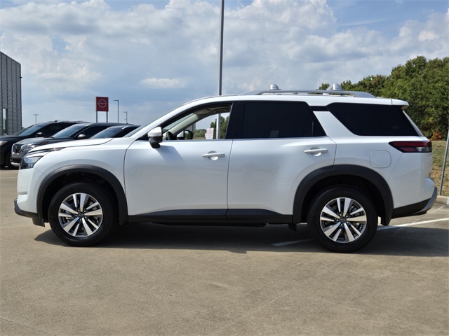 2025 Nissan Pathfinder SL photo 2