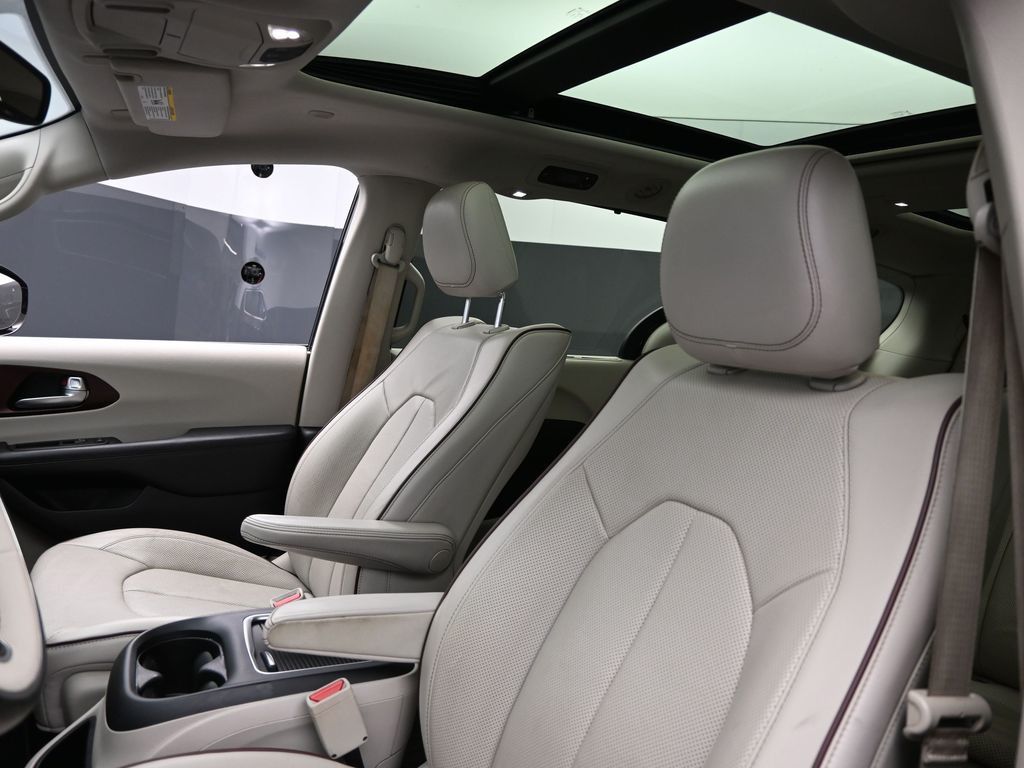 2017 Chrysler Pacifica Limited photo 17