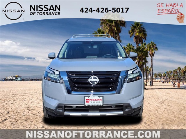 2025 Nissan Pathfinder Platinum photo 2