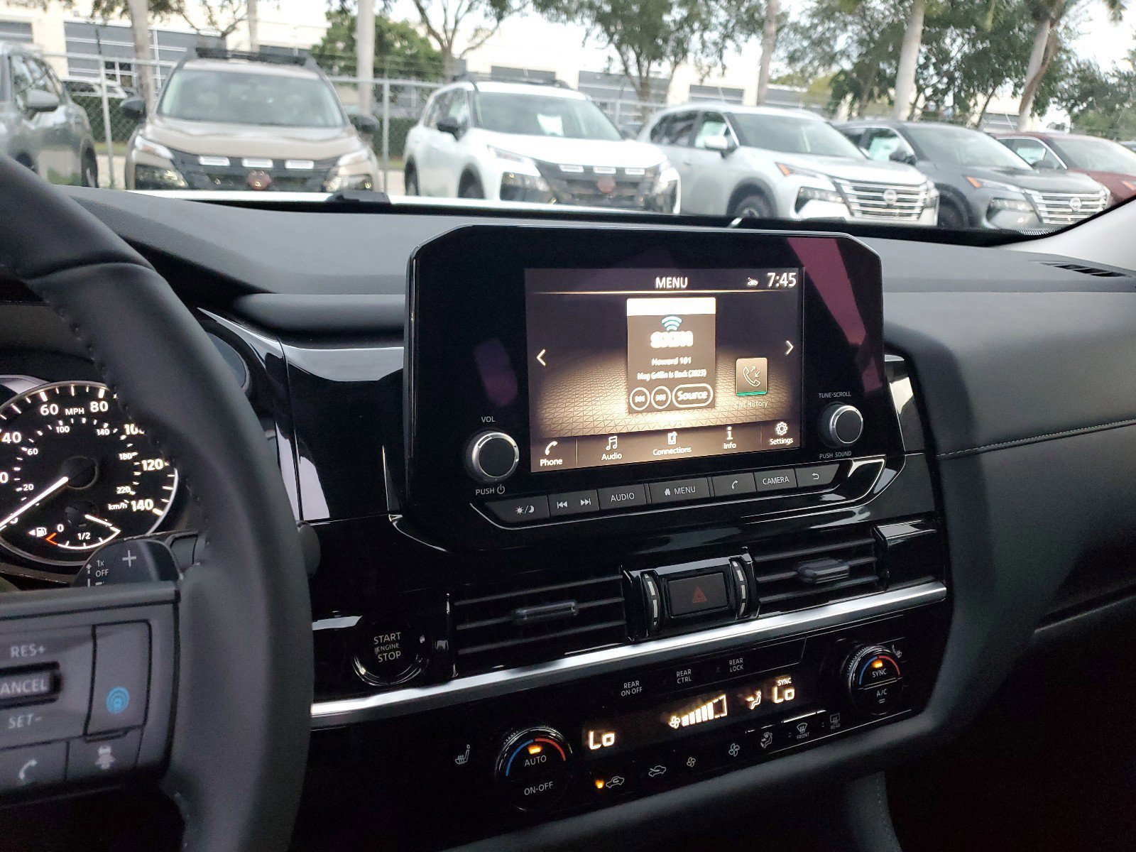 2025 Nissan Pathfinder SV photo 4