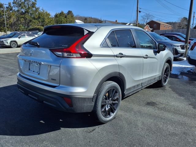 2025 Mitsubishi Eclipse Cross LE photo 3