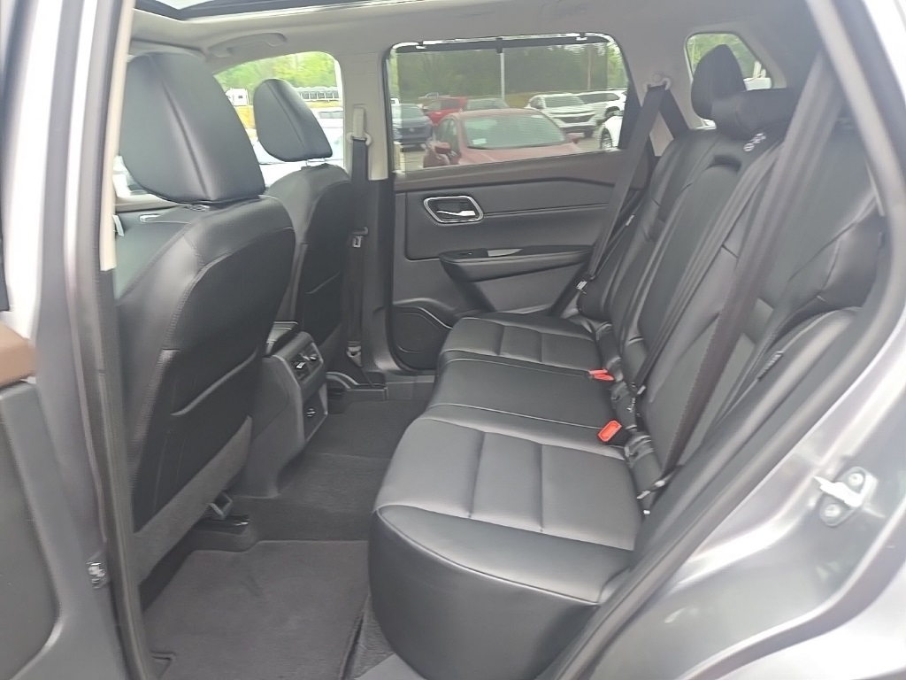 2021 Nissan Rogue SV photo 29