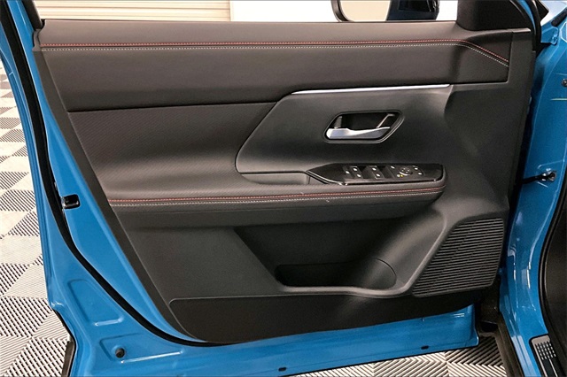 2025 Nissan Kicks SR photo 28