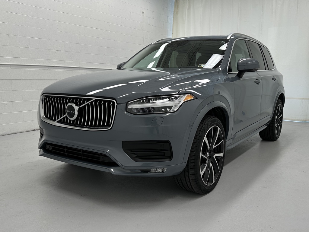 2022 Volvo XC90 T6 Momentum photo 4