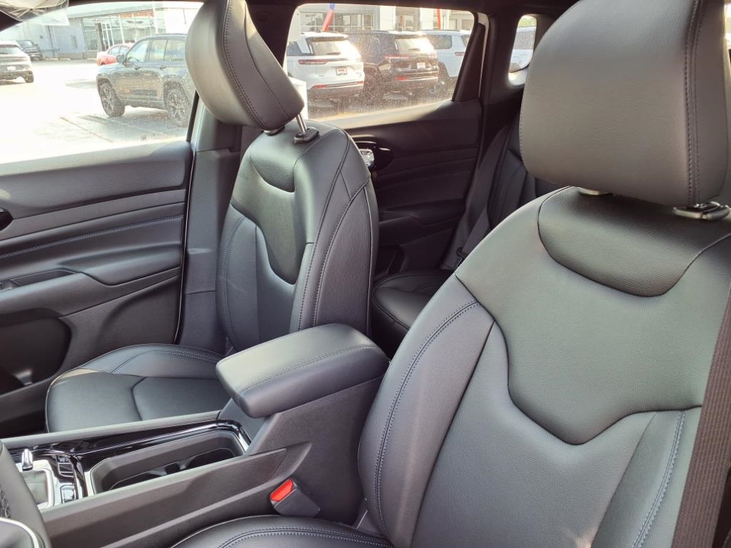 2025 Jeep Compass Limited photo 9
