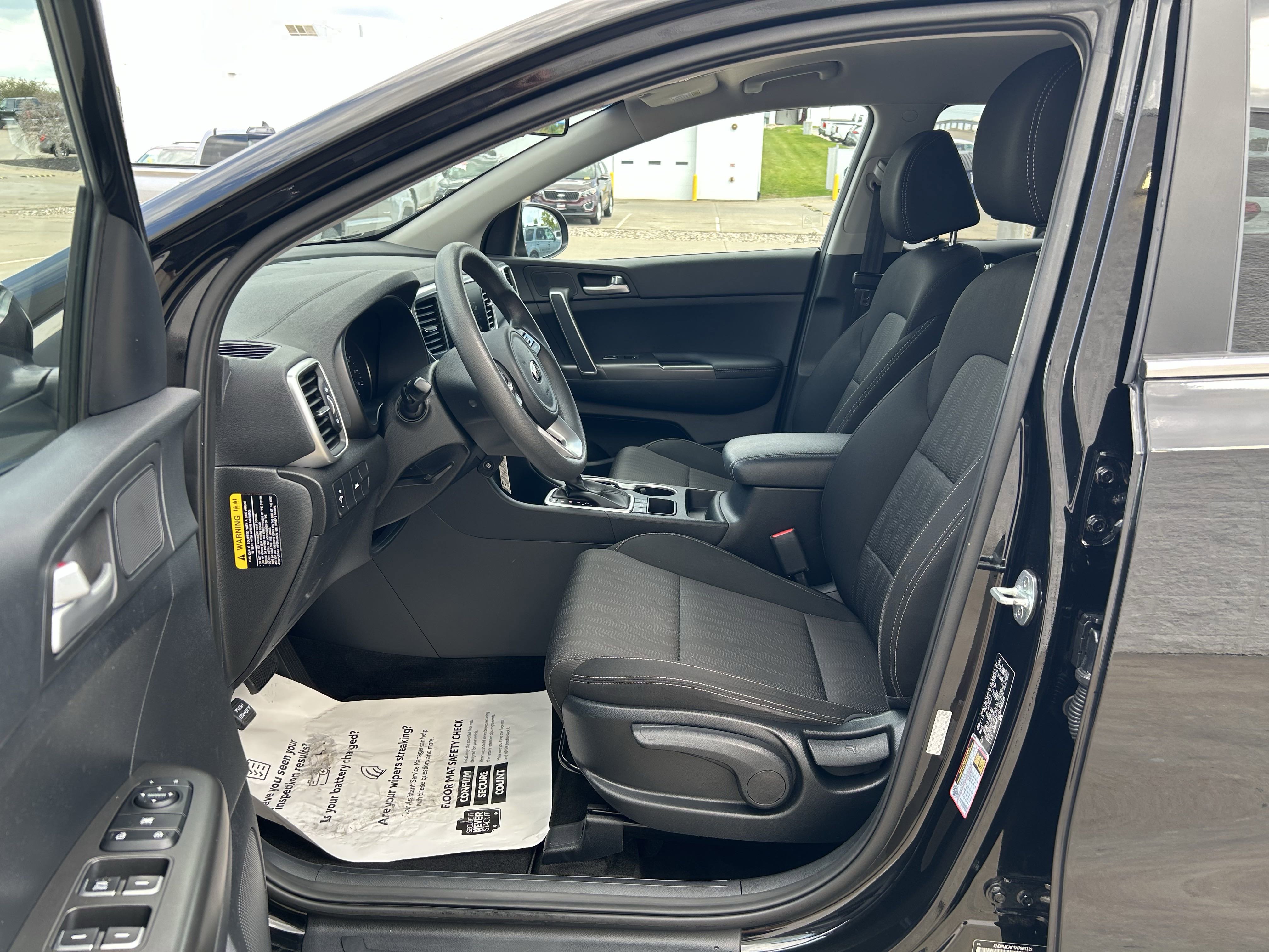 2022 Kia Sportage LX photo 3