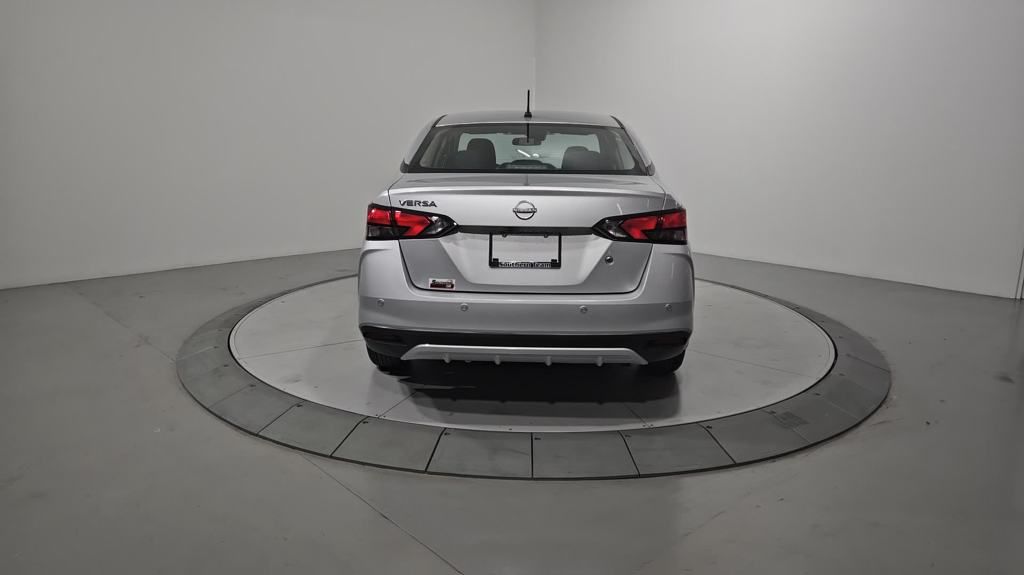 2025 Nissan Versa 1.6 S photo 4