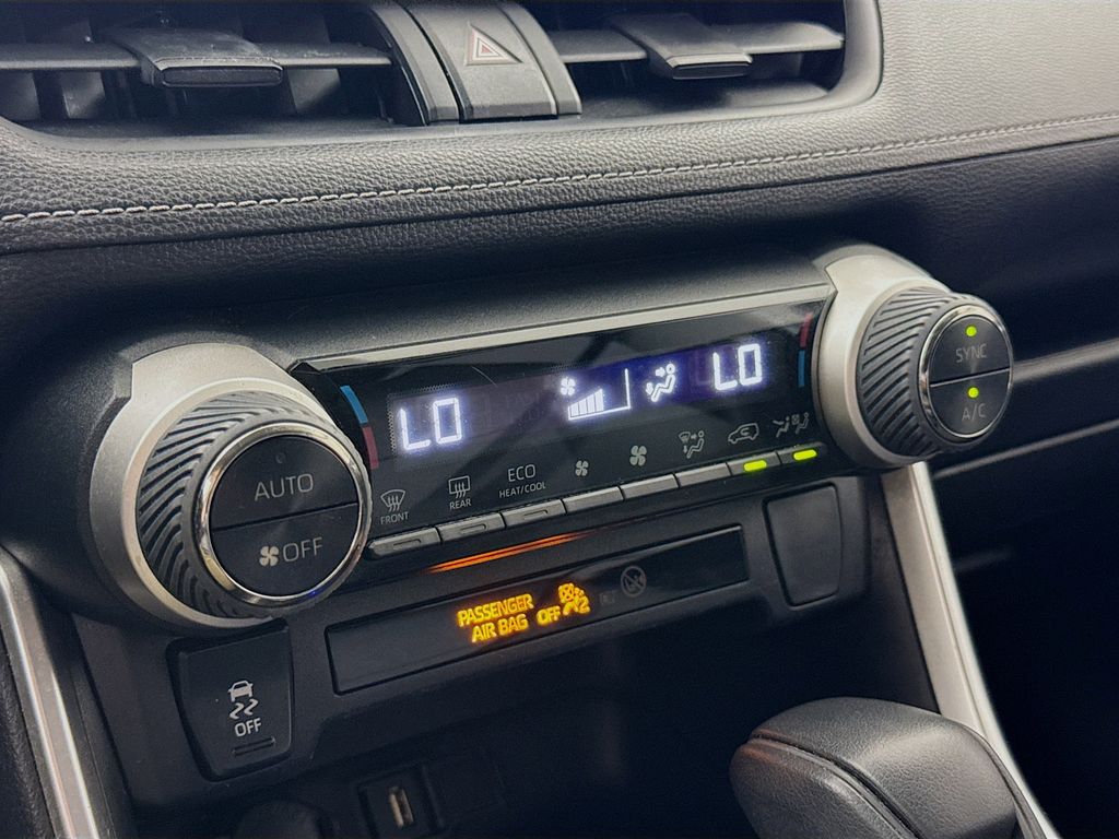 2020 Toyota RAV4 Hybrid XLE photo 11