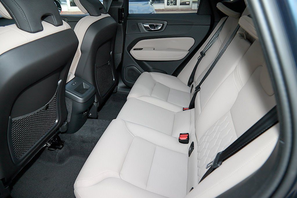 2026 VOLVO XC60 - Image 19