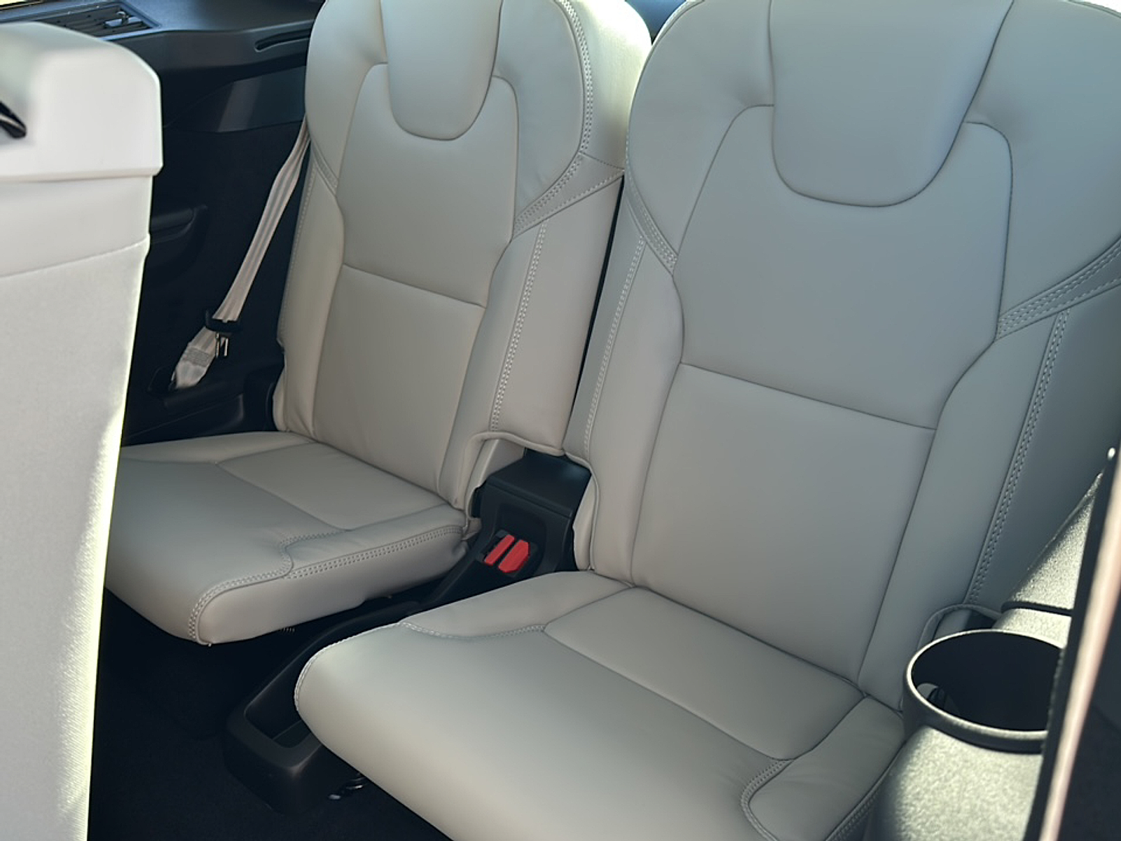 2025 Volvo XC90 AWD photo 9