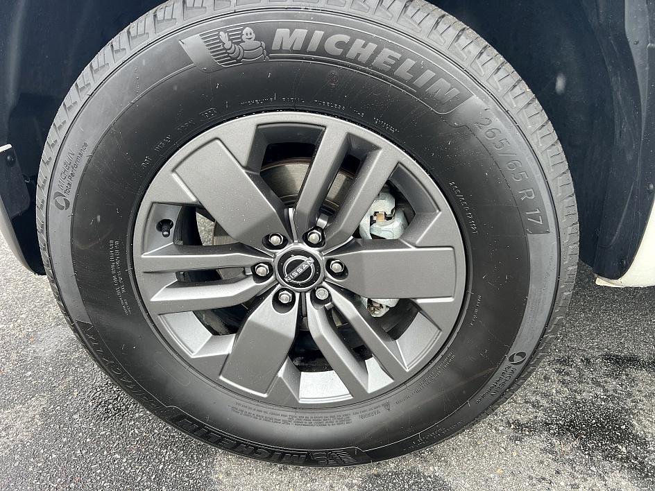 2025 Nissan Frontier SV photo 9