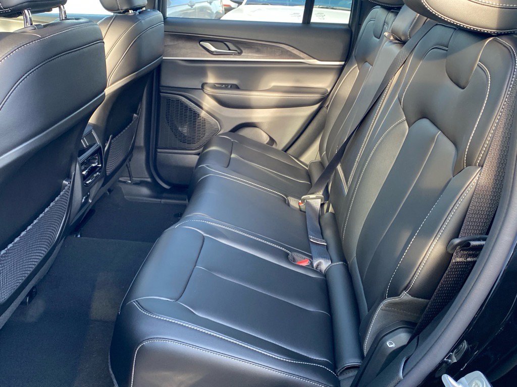 2025 Jeep Grand Cherokee Limited photo 14